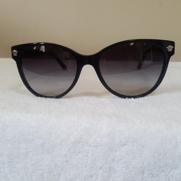 Versace women's sunglasses - Picture 3 of 6